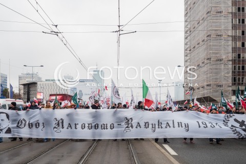  11.11.2016 WARSZAWA <br />MARSZ NIEPODLEGLOSCI 2016 SRODOWISK NARODOWYCH W WARSZAWIE <br />N/Z UCZESTNICY CZOLO MARSZU<br /> 