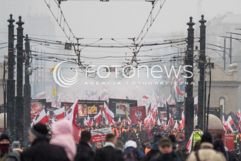  11.11.2016 WARSZAWA <br />MARSZ NIEPODLEGLOSCI 2016 SRODOWISK NARODOWYCH W WARSZAWIE <br />N/Z UCZESTNICY CZOLO MARSZU<br /> 