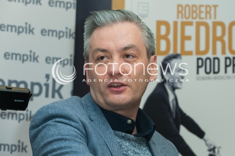  20.11.2016 WARSZAWA<br />PROMOCJA KSIAZKI ROBERTA BIEDRONIA PT. POD PRAD<br />N/Z ROBERT BIEDRON<br /> 