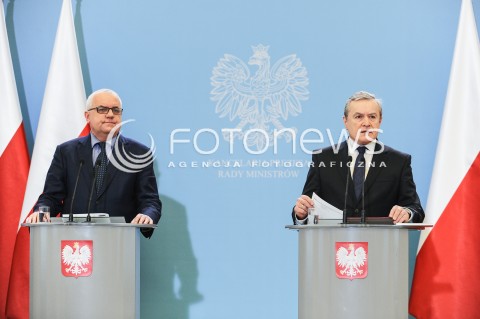  25.11.2016 WARSZAWA<br />KONFERENCJA WICEPREMIERA PIOTRA GLINSKIEGO<br />N/Z PIOTR GLINSKI SEKRETARZ STANU W KPRM ADAM LIPINSKI<br /> 