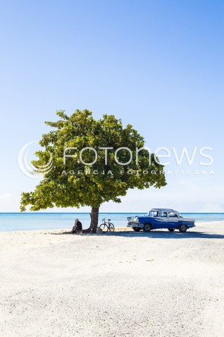  02.12.2016 KUBA HAWANA<br />ZDJECIE ILUSTRACYJNE<br />POJAZDY NA KUBIE<br />N/Z TAKSOWKA NAD MORZE<br /> 