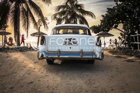  02.12.2016 KUBA HAWANA<br />ZDJECIE ILUSTRACYJNE<br />POJAZDY NA KUBIE<br />N/Z TAKSOWKA NAD MORZE<br /> 