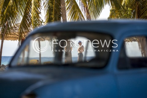 02.12.2016 KUBA HAWANA<br />ZDJECIE ILUSTRACYJNE<br />POJAZDY NA KUBIE<br />N/Z TAKSOWKA NAD MORZE<br /> 