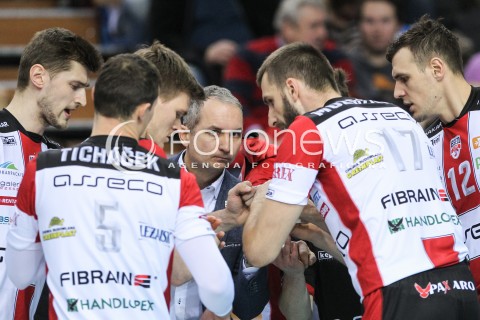  03.12.2016 RZESZOW<br />SIATKOWKA PLUSLIGA 2016/2017 MEN VOLLEYBALL POLAND POLISH PLUS LIGA LEAGUE SEASON 2016/2017<br />MECZ ASSECO RESOVIA RZESZOW - BBTS BIELSKO - BIALA <br />N/Z ANDRZEJ KOWAL - I TRENER ( HEAD COACH ) Z ZAWODNIKAMI<br /> 