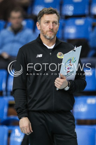  04.12.2016 RZESZOW<br />SIATKOWKA ORLEN LIGA 2016/2017 WOMEN VOLLEYBALL POLAND POLISH ORLENLIGA LEAGUE SEASON 2016/2017<br />MECZ DEVELOPRES SKYRES RZESZOW - KSZO OSTROWIEC<br />N/Z DARIUSZ PARKITNY - I TRENER ( HEAD COACH ) SYLWETKA <br /> 