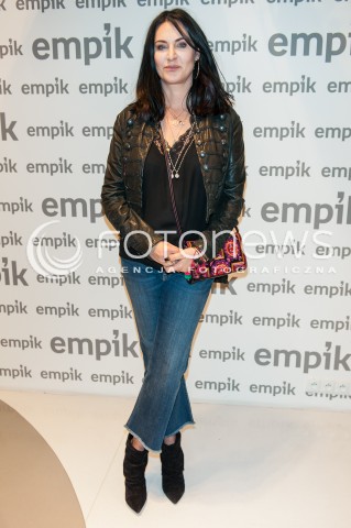  04.12.2016 WARSZAWA<br />
PROMOCJA NOWEJ PLYTY KAYAH GDY PADA SNIEG<br />
N/Z KATARZYNA MAGDA SZCZOT KAYAH<br />
 