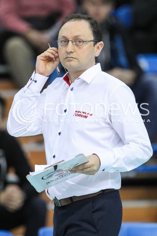  18.12.2016 RZESZOW<br />SIATKOWKA ORLEN LIGA 2016/2017 WOMEN VOLLEYBALL POLAND POLISH ORLENLIGA LEAGUE SEASON 2016/2017<br />MECZ DEVELOPRES SKYRES RZESZOW - GIACOMINI BUDOWLANI TORUN <br />N/Z NICOLA VETTORI - I TRENER ( HEAD COACH ) SYLWETKA <br /> 