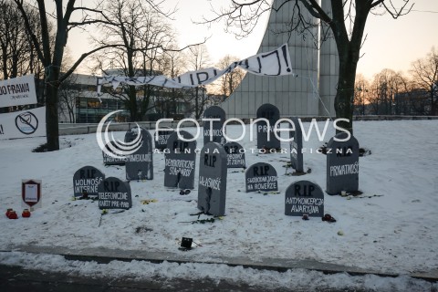  11.01.2017 WARSZAWA SEJM<br />POSIEDZENIE SEJMU RP<br />N/Z NAGROBKI PRZED SEJMEM<br /> 