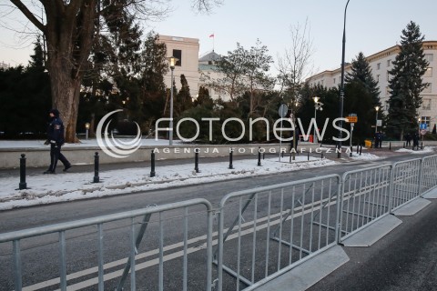  11.01.2017 WARSZAWA SEJM<br />POSIEDZENIE SEJMU RP<br />N/Z BARIERKI ZABEZPIECZAJACE  ODDZIELAJACE<br /> 