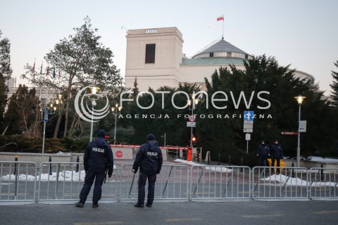  11.01.2017 WARSZAWA SEJM<br />POSIEDZENIE SEJMU RP<br />N/Z BARIERKI ZABEZPIECZAJACE  ODDZIELAJACE<br /> 