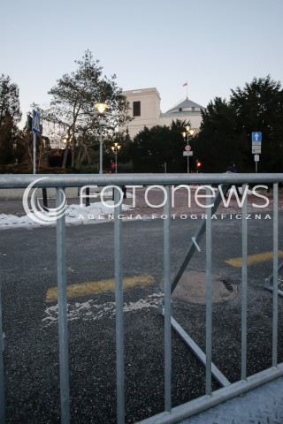  11.01.2017 WARSZAWA SEJM<br />POSIEDZENIE SEJMU RP<br />N/Z BARIERKI ZABEZPIECZAJACE  ODDZIELAJACE<br /> 