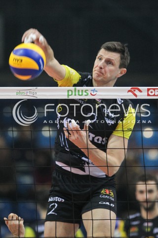  11.01.2017 RZESZOW <br />SIATKOWKA PUCHAR POLSKI MEZCZYZN 2017 <br />MECZ 1/4 PUCHARU POLSKI <br />MEN VOLLEYBALL POLAND POLISH CUP SEASON 2016/2017 <br />MECZ ASSECO RESOVIA RZESZOW - LOTOS TREFL GDANSK <br />N/Z WOJCIECH GRZYB SYLWETKA ATAK <br /> 