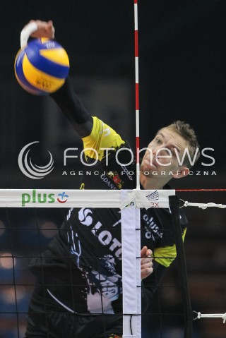  11.01.2017 RZESZOW <br />SIATKOWKA PUCHAR POLSKI MEZCZYZN 2017 <br />MECZ 1/4 PUCHARU POLSKI <br />MEN VOLLEYBALL POLAND POLISH CUP SEASON 2016/2017 <br />MECZ ASSECO RESOVIA RZESZOW - LOTOS TREFL GDANSK <br />N/Z DAMIAN SCHULZ SYLWETKA ATAK <br /> 