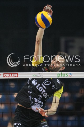  11.01.2017 RZESZOW <br />SIATKOWKA PUCHAR POLSKI MEZCZYZN 2017 <br />MECZ 1/4 PUCHARU POLSKI <br />MEN VOLLEYBALL POLAND POLISH CUP SEASON 2016/2017 <br />MECZ ASSECO RESOVIA RZESZOW - LOTOS TREFL GDANSK <br />N/Z BARTOSZ GAWRYSZEWSKI SYLWETKA ATAK <br /> 