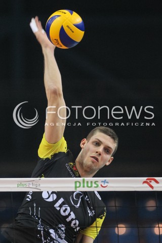  11.01.2017 RZESZOW <br />SIATKOWKA PUCHAR POLSKI MEZCZYZN 2017 <br />MECZ 1/4 PUCHARU POLSKI <br />MEN VOLLEYBALL POLAND POLISH CUP SEASON 2016/2017 <br />MECZ ASSECO RESOVIA RZESZOW - LOTOS TREFL GDANSK <br />N/Z DMYTRO PASHYTSKYY ( PASZYCKI ) SYLWETKA ATAK <br /> 