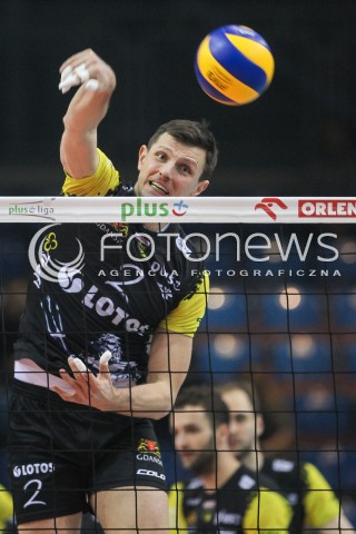  11.01.2017 RZESZOW <br />SIATKOWKA PUCHAR POLSKI MEZCZYZN 2017 <br />MECZ 1/4 PUCHARU POLSKI <br />MEN VOLLEYBALL POLAND POLISH CUP SEASON 2016/2017 <br />MECZ ASSECO RESOVIA RZESZOW - LOTOS TREFL GDANSK <br />N/Z WOJCIECH GRZYB SYLWETKA ATAK <br /> 