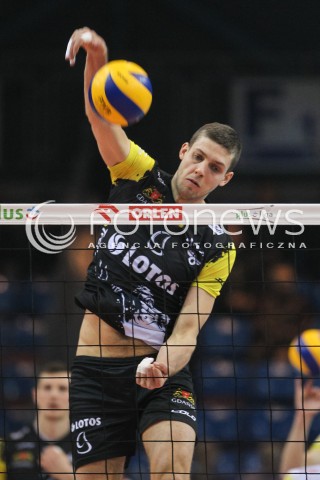  11.01.2017 RZESZOW <br />SIATKOWKA PUCHAR POLSKI MEZCZYZN 2017 <br />MECZ 1/4 PUCHARU POLSKI <br />MEN VOLLEYBALL POLAND POLISH CUP SEASON 2016/2017 <br />MECZ ASSECO RESOVIA RZESZOW - LOTOS TREFL GDANSK <br />N/Z DMYTRO PASHYTSKYY ( PASZYCKI ) SYLWETKA ATAK <br /> 