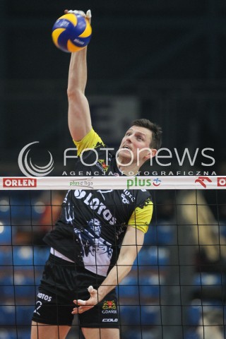  11.01.2017 RZESZOW <br />SIATKOWKA PUCHAR POLSKI MEZCZYZN 2017 <br />MECZ 1/4 PUCHARU POLSKI <br />MEN VOLLEYBALL POLAND POLISH CUP SEASON 2016/2017 <br />MECZ ASSECO RESOVIA RZESZOW - LOTOS TREFL GDANSK <br />N/Z WOJCIECH GRZYB SYLWETKA ATAK <br /> 