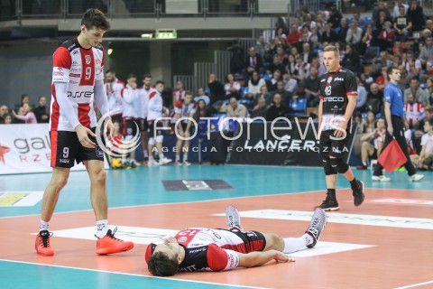  11.01.2017 RZESZOW <br />SIATKOWKA PUCHAR POLSKI MEZCZYZN 2017 <br />MECZ 1/4 PUCHARU POLSKI <br />MEN VOLLEYBALL POLAND POLISH CUP SEASON 2016/2017 <br />MECZ ASSECO RESOVIA RZESZOW - LOTOS TREFL GDANSK <br />N/Z GAVIN SCHMITT SMUTEK PORAZKA PRZEGRANA EMOCJE THIBAULT ROSSARD <br /> 