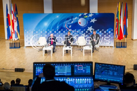  27.01.2017 JASIONKA<br />CENTRUM WYSTAWIENNICZO - KONGRESOWE G2A ARENA<br />X FORUM EUROPA - UKRAINA<br />POLSCY PARLAMENTARZYSCI ZBOJKOTOWALI UDZIAL W FORUM W ZWIAZKU Z ZAKAZEM WJAZDU NA UKRAINE PREZYDENTOWI PRZEMYSLA <br />N/Z PANELISCI PUSTE KRZESLO WOLNE MIEJSCE<br /> 