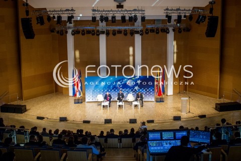  27.01.2017 JASIONKA<br />CENTRUM WYSTAWIENNICZO - KONGRESOWE G2A ARENA<br />X FORUM EUROPA - UKRAINA<br />POLSCY PARLAMENTARZYSCI ZBOJKOTOWALI UDZIAL W FORUM W ZWIAZKU Z ZAKAZEM WJAZDU NA UKRAINE PREZYDENTOWI PRZEMYSLA <br />N/Z PANELISCI PUSTE KRZESLO WOLNE MIEJSCE<br /> 