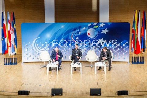  27.01.2017 JASIONKA<br />CENTRUM WYSTAWIENNICZO - KONGRESOWE G2A ARENA<br />X FORUM EUROPA - UKRAINA<br />POLSCY PARLAMENTARZYSCI ZBOJKOTOWALI UDZIAL W FORUM W ZWIAZKU Z ZAKAZEM WJAZDU NA UKRAINE PREZYDENTOWI PRZEMYSLA <br />N/Z PANELISCI PUSTE KRZESLO WOLNE MIEJSCE<br /> 