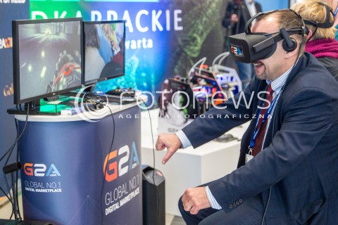  27.01.2017 JASIONKA<br />CENTRUM WYSTAWIENNICZO - KONGRESOWE G2A ARENA<br />X FORUM EUROPA - UKRAINA<br />ZDJECIE ILUSTRACYJNE ILUSTRANT<br />N/Z POKAZ GRY W TECHNOLOGII 3D FIRMY G2A - OKULARY 3D<br /> 