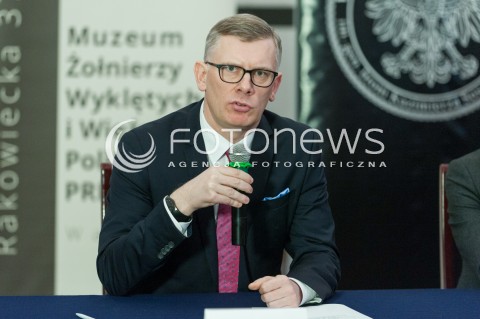  23.02.2017 WARSZAWA ARESZT SLEDCZY<br />KONFERENCJA WICEMINISTRA SPRAWIEDLIWOSCI<br />PODPISANIE POROZUMIENIA POMIEDZY MUZEUM ZOLNIERZY WYKLETYCH I WIEZNIOW POLITYCZNYCH PRL A WIJSKOWYM BIUREM HISTORYCZNYM<br />N/Z SLAWOMIR CENKIEWICZ<br /> 