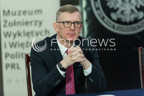  23.02.2017 WARSZAWA ARESZT SLEDCZY<br />KONFERENCJA WICEMINISTRA SPRAWIEDLIWOSCI<br />PODPISANIE POROZUMIENIA POMIEDZY MUZEUM ZOLNIERZY WYKLETYCH I WIEZNIOW POLITYCZNYCH PRL A WIJSKOWYM BIUREM HISTORYCZNYM<br />N/Z SLAWOMIR CENKIEWICZ<br /> 