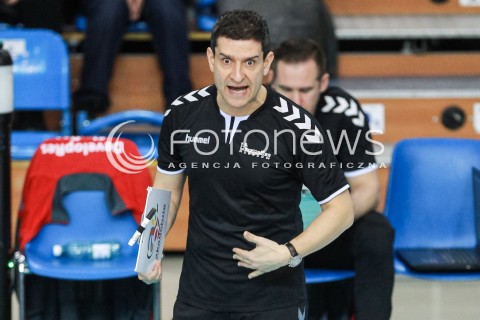  05.03.2017 RZESZOW<br />SIATKOWKA ORLEN LIGA 2016/2017 WOMEN VOLLEYBALL POLAND POLISH ORLENLIGA LEAGUE SEASON 2016/2017<br />MECZ DEVELOPRES SKYRES RZESZOW - LKS COMMERCECON LODZ <br />N/Z LORENZO MICELLI - I TRENER ( HEAD COACH ) SYLWETKA <br /> 