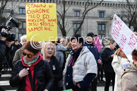  05.03.2017 WARSZAWA<br />XVIII WARSZAWSKA MANIFA PRZECIW PRZEMOCY WLADZY<br />N/Z UCZESTNICY PROTESTU JOANNA SENYSZYN<br /> 
