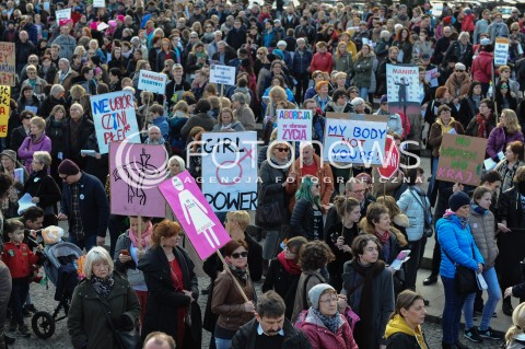  05.03.2017 WARSZAWA<br />XVIII WARSZAWSKA MANIFA PRZECIW PRZEMOCY WLADZY<br />N/Z UCZESTNICY PROTESTU<br /> 