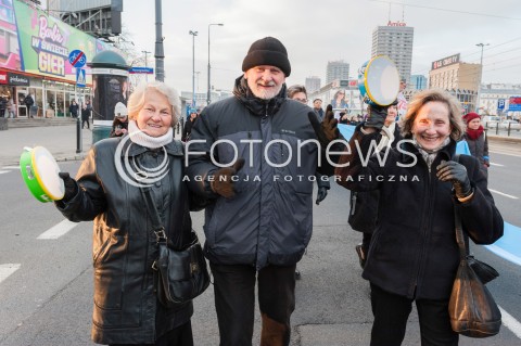  08.03.2017 WARSZAWA<br />MIEDZYNARODOWY STRAJK KOBIET<br />N/Z RADNA HANNA KRZYZEWSKA UCZESTNICY STRAJKU<br /> 