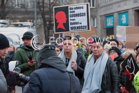  08.03.2017 WARSZAWA<br />MIEDZYNARODOWY STRAJK KOBIET<br />N/Z UCZESTNICY STRAJKU<br /> 