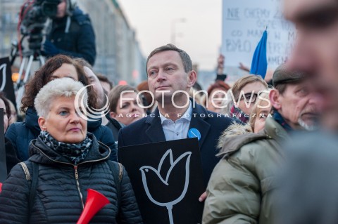  08.03.2017 WARSZAWA<br />MIEDZYNARODOWY STRAJK KOBIET<br />N/Z PAWEL OLSZEWSKI UCZESTNICY STRAJKU<br /> 