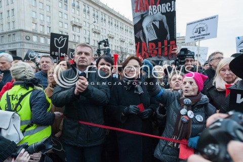  08.03.2017 WARSZAWA<br />MIEDZYNARODOWY STRAJK KOBIET<br />N/Z BARTOSZ ARLUKOWICZ EWA KOPACZ<br /> 