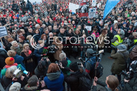  08.03.2017 WARSZAWA<br />MIEDZYNARODOWY STRAJK KOBIET<br />N/Z BARTOSZ ARLUKOWICZ EWA KOPACZ BARBARA DOLNIAK MALGORZATA KIDAWA BLONSKA HANNA BAKULA KRYSTYNA SZUMILAS KRZYSZTOF MIESZKOWSKI JOANNA SHEURING WIELGUS MARCIN KRZYSZTOF MIESZKOWSKI SWIECICKI SLAWOMIR NITRAS UCZESTNICY STRAJKU<br /> 