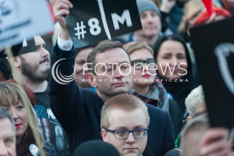  08.03.2017 WARSZAWA<br />MIEDZYNARODOWY STRAJK KOBIET<br />N/Z PAWEL OLSZEWSKI UCZESTNICY STRAJKU<br /> 