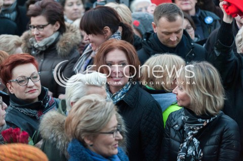  08.03.2017 WARSZAWA<br />MIEDZYNARODOWY STRAJK KOBIET<br />N/Z MALGORZATA KIDAWA BLONSKA SLAWOMIR NITRAS UCZESTNICY STRAJKU<br /> 
