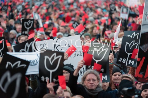  08.03.2017 WARSZAWA<br />MIEDZYNARODOWY STRAJK KOBIET<br />N/Z UCZESTNICY STRAJKU<br /> 