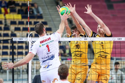  15.03.2017 LODZ POLAND<br />
SIATKOWKA LIGA MISTRZOW MEN CEV VOLLEYBALL CHAMPIONS LEAGUE 2016/2017 MATCH<br />
PGE SKRA BELCHATOW - CUCINE LUBE CIVITANOVA<br />
N/Z KAROL KLOS NICOLAS URIARTE<br />
 