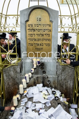 17.03.2017 LEZAJSK<br />ROZPOCZELA SIE PIELGRZYMKA CHASYDOW DO GROBU CADYKA ELIMELECHA WEISSBLUMA W LEZAJSKU W ROCZNICE JEGO SMIERCI. DLA ZYDOW JEST TO JEDNO Z NAJSWIETSZYCH MIEJSC NA ZIEMI. <br /> 