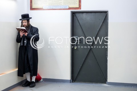  17.03.2017 LEZAJSK<br />ROZPOCZELA SIE PIELGRZYMKA CHASYDOW DO GROBU CADYKA ELIMELECHA WEISSBLUMA W LEZAJSKU W ROCZNICE JEGO SMIERCI. DLA ZYDOW JEST TO JEDNO Z NAJSWIETSZYCH MIEJSC NA ZIEMI. <br /> 