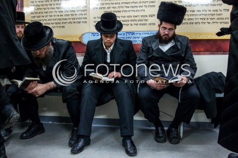  17.03.2017 LEZAJSK<br />ROZPOCZELA SIE PIELGRZYMKA CHASYDOW DO GROBU CADYKA ELIMELECHA WEISSBLUMA W LEZAJSKU W ROCZNICE JEGO SMIERCI. DLA ZYDOW JEST TO JEDNO Z NAJSWIETSZYCH MIEJSC NA ZIEMI. <br /> 