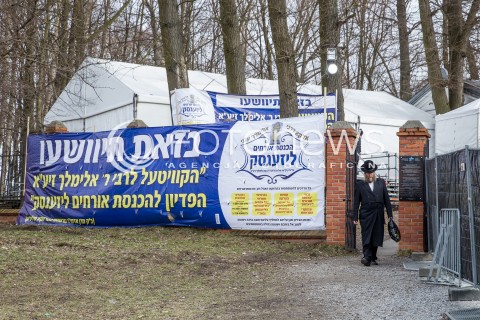  17.03.2017 LEZAJSK<br />ROZPOCZELA SIE PIELGRZYMKA CHASYDOW DO GROBU CADYKA ELIMELECHA WEISSBLUMA W LEZAJSKU W ROCZNICE JEGO SMIERCI. DLA ZYDOW JEST TO JEDNO Z NAJSWIETSZYCH MIEJSC NA ZIEMI. <br /> 