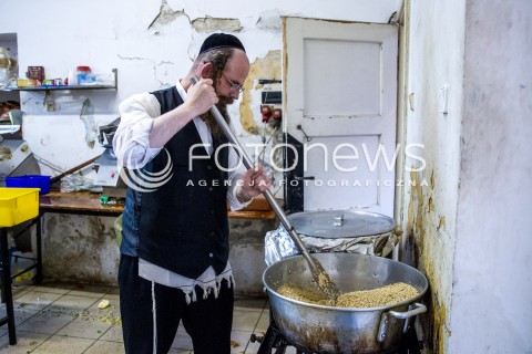  17.03.2017 LEZAJSK<br />ROZPOCZELA SIE PIELGRZYMKA CHASYDOW DO GROBU CADYKA ELIMELECHA WEISSBLUMA W LEZAJSKU W ROCZNICE JEGO SMIERCI. DLA ZYDOW JEST TO JEDNO Z NAJSWIETSZYCH MIEJSC NA ZIEMI. <br /> 