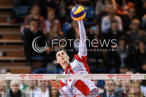  18.03.2017 RZESZOW <br />SIATKOWKA PLUSLIGA 2016/2017 MEN VOLLEYBALL POLAND POLISH PLUS LIGA LEAGUE SEASON 2016/2017 <br />MECZ ASSECO RESOVIA RZESZOW - EFFECTOR KIELCE<br />N/Z THIBAULT ROSSARD SYLWETKA ATAK <br /> 