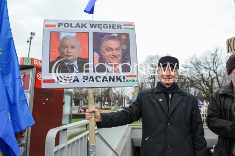  25.03.2017 WARSZAWA<br />MARSZ DLA EUROPY KOCHAM CIE EUROPO<br />N/Z UCZESTNICY MARSZU<br /> 