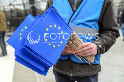  25.03.2017 WARSZAWA<br />MARSZ DLA EUROPY KOCHAM CIE EUROPO<br />N/Z FLAGI UE<br /> 