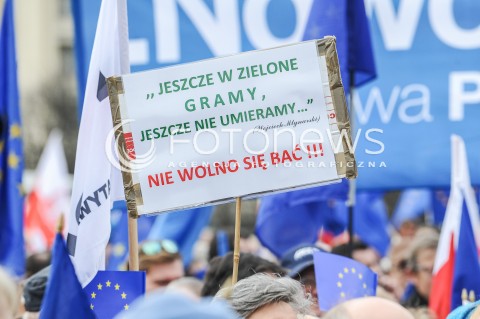  25.03.2017 WARSZAWA<br />MARSZ DLA EUROPY KOCHAM CIE EUROPO<br />N/Z UCZESTNICY MARSZU<br /> 